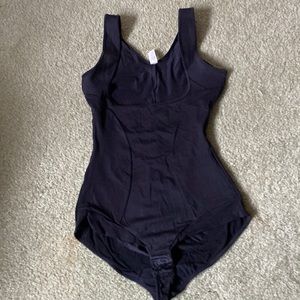 Shapewear 2X, bust-lifting, hooks at crotch.